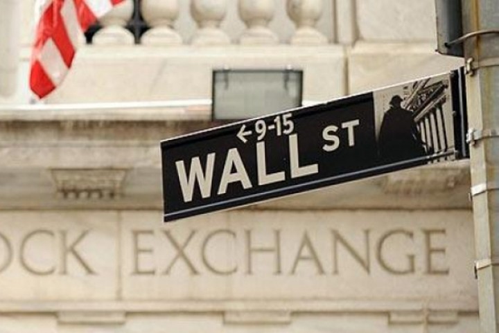 Μικρές απώλειες στη Wall Street