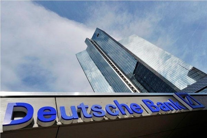 Η Deutsche Bank στο Μαξίμου