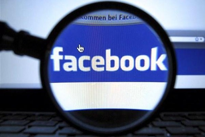 Το Facebook σε... ελεύθερη πτώση