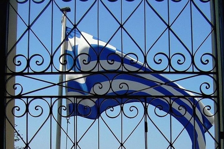 Reuters: Eπιστρέφουν τα σύννεφα στην Ελλάδα