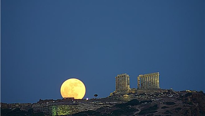 Στον αέρα οι προγραμματισμένες εκδηλώσεις του υπουργείου Πολιτισμού για την Αυγουστιάτικη πανσέληνο