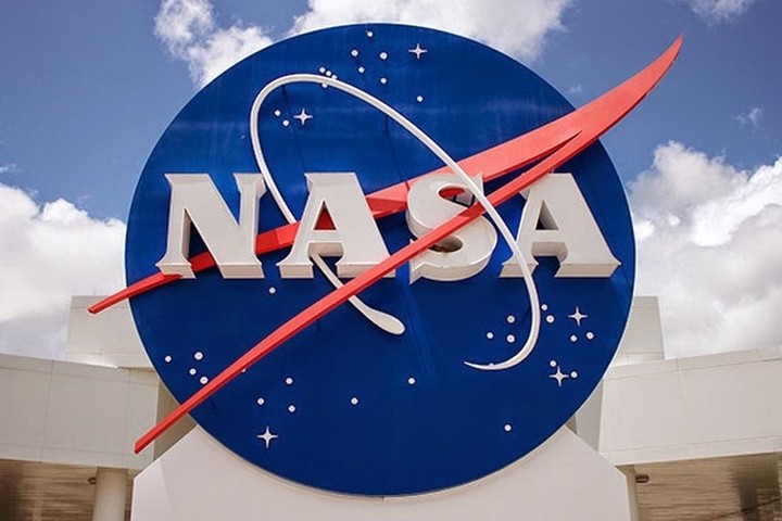 Στις Boeing και SpaceX η κατασκευή των δύο πρώτων «εμπορικών» διαστημοπλοίων