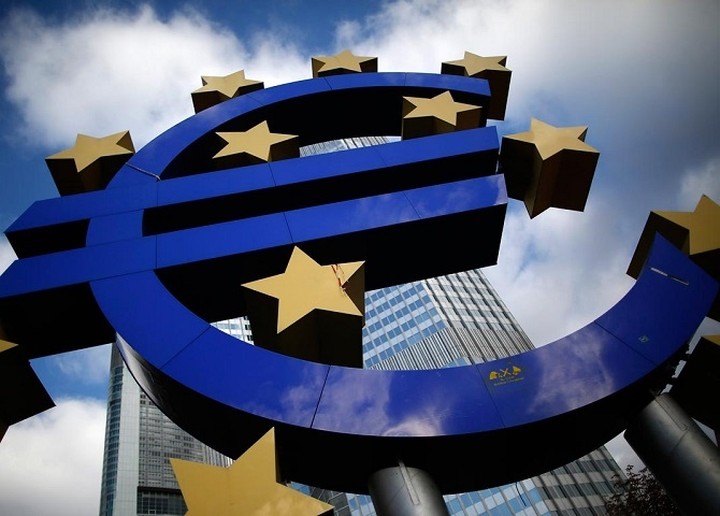 DW: "Ενισχύεται η ανάπτυξη στην Ευρωζώνη"