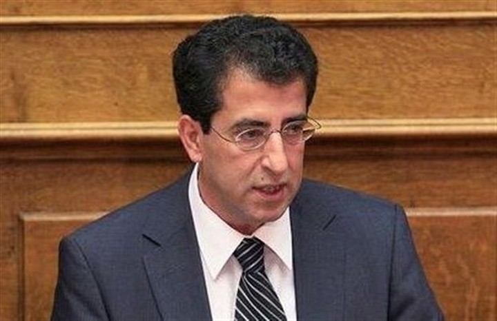 Καρύδης κατά Γεωργιάδη: "Ζητάει να κατεβάσουμε τα παντελόνια σε παράλογες απαιτήσεις"