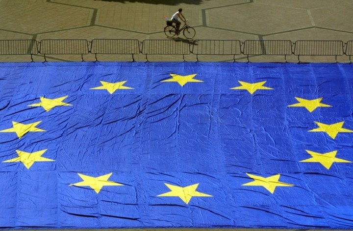 Bloomberg: Ελλάδα και Ευρώπη βρίσκονται σε πόλεμο για το τίποτα
