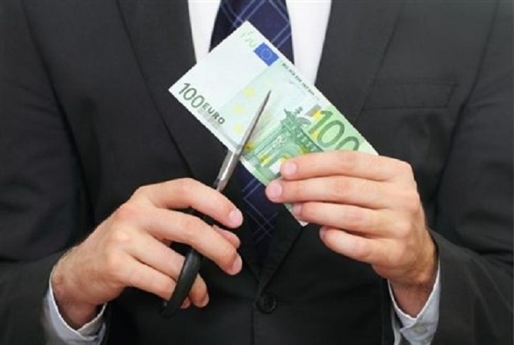 Μειώθηκε κατά 14% ο ελάχιστος μισθός στην Ελλάδα το 2015 σε σχέση με το 2008