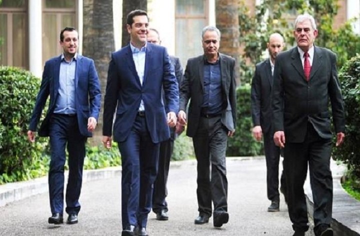 WSJ: Η ελληνική κυβέρνηση θα αναγκαστεί να κάνει οδυνηρές παραχωρήσεις