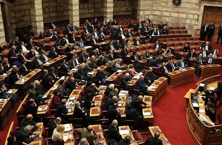 Πέντε νέα νομοσχέδια και μια εξεταστική ετοιμάζει η κυβέρνηση