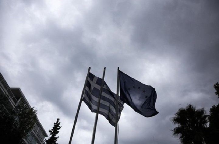Bloomberg: Η Ελλάδα απειλείται ξανά με ύφεση ή ακόμη και με στάση πληρωμών
