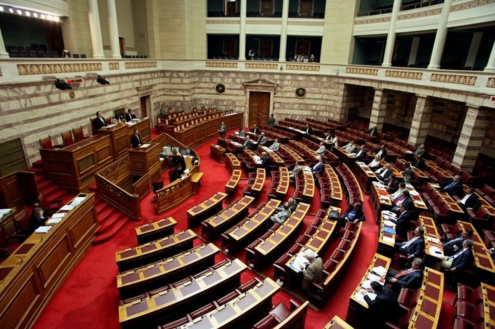 Τη σύσταση νέου κόμματος προτείνει πρώην υπουργός του ΠΑΣΟΚ
