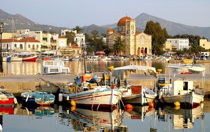 Αίγινα: Η λίστα με τα ξενοδοχεία που προσφέρουν δωρεάν διανυκτέρευση στους εκδρομείς της Πρωτομαγιάς