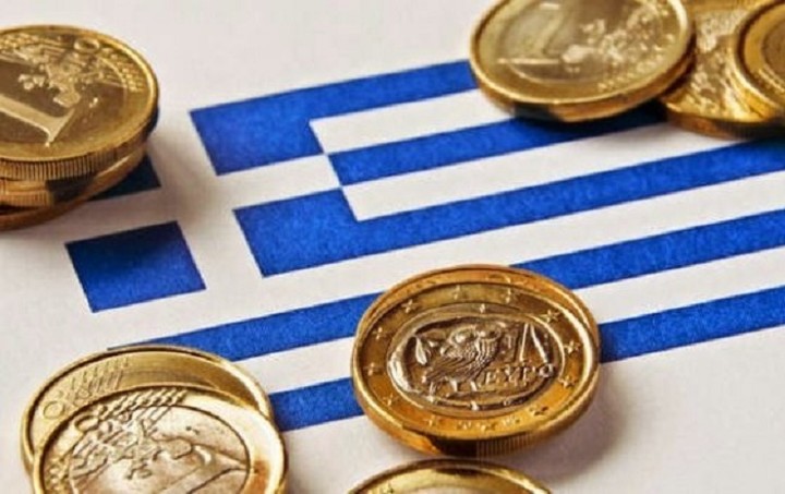 Bloomberg: Ελάφρυνση του ελληνικού χρέους "βλέπουν" οι οικονομολόγοι