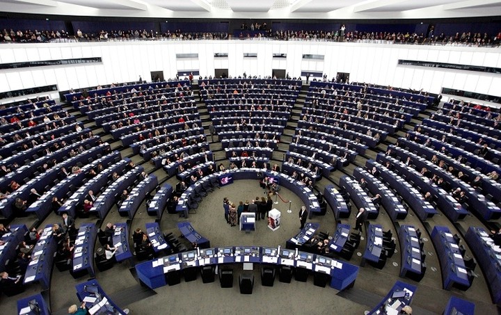 Deutsche Welle: Από την τρόικα στο κουαρτέτο και από το κουαετέτο στο ...κουϊντέτο;