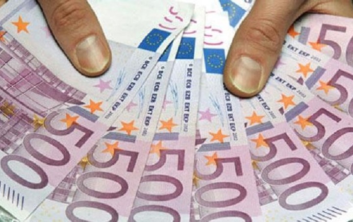 De Tijd: Η Ελλάδα μια ανάσα πριν από το "φρέσκο" χρήμα της ΕΕ
