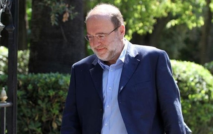 Τρ. Αλεξιάδης: Το περιουσιολόγιο δεν αφορά τη λίρα - δώρο της γιαγιάς