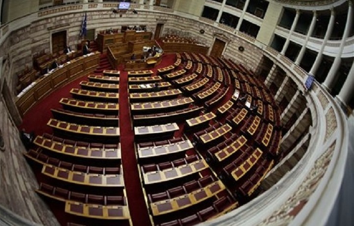 Υπερψηφίστηκε το νομοσχέδιο για το προσφυγικό