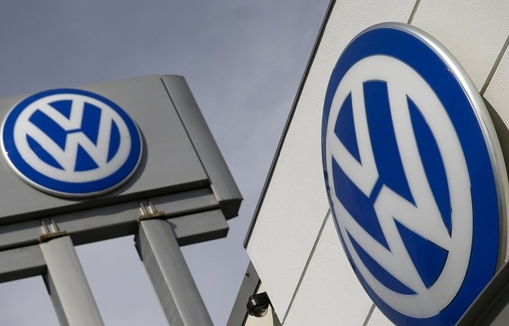Γιατί η VW αποζημιώνει με 5.000 δολάρια τους πελάτες της