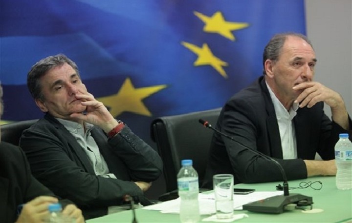 Κυβέρνηση: «Εχουμε σχεδόν λευκό καπνό»