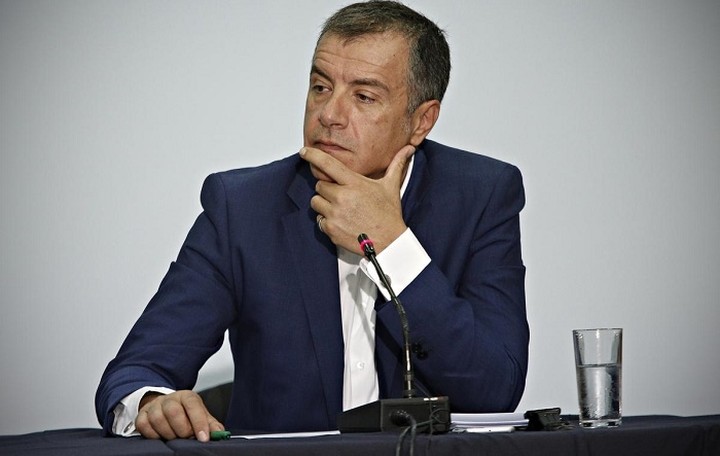 Θεοδωράκης: Τακτική Τσίπρα να φτάνει όλα τα πράγματα στο αμήν