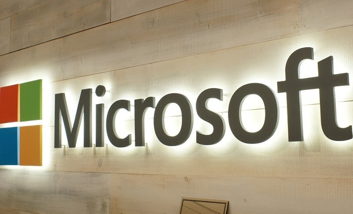 Η Microsoft αποσύρεται από τη πώληση smartphones