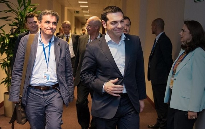 Αξιολόγηση και χρέος στο κρίσιμο Eurogroup