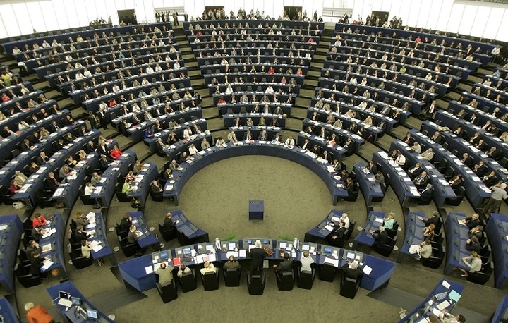 Ευρωπαϊκό Κοινοβούλιο: Το Ηνωμένο Βασίλειο πρέπει να σεβαστεί την επιθυμία των Βρετανών πολιτών