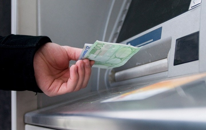 Οι τράπεζες προσφέρουν δελεαστικά επιτόκια για να αυξηθούν οι καταθέσεις