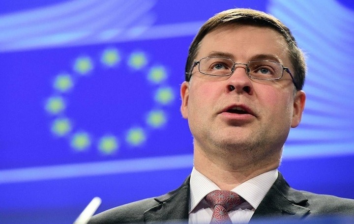 Ντομπρόβσκις: Η Κομισιόν είναι έτοιμη να αποσοβήσει την αναταραχή του Brexit