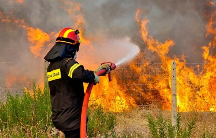 Ιδιαίτερα υψηλός ο κίνδυνος πυρκαγιάς σήμερα