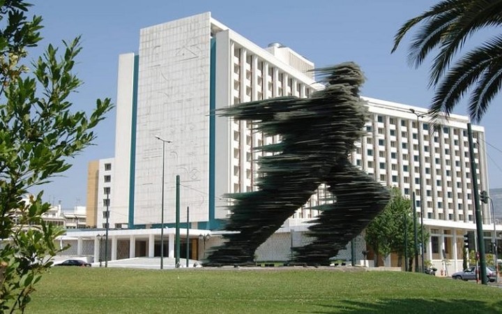 Δύο οι μνηστήρες για το Χίλτον