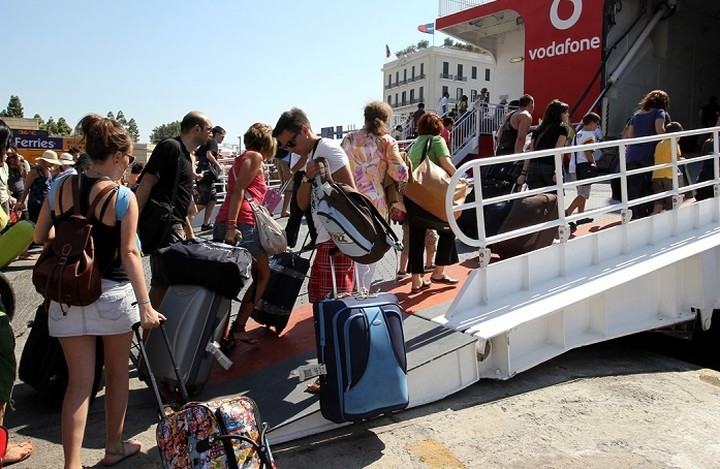 Εκπτώσεις έως και 50% στα ακτοπλοϊκά για να κρατηθούν οι επιβάτες