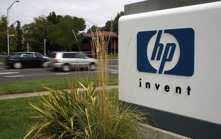 Ποιος και γιατί «σέρνει» στα διακαστήρια την HP