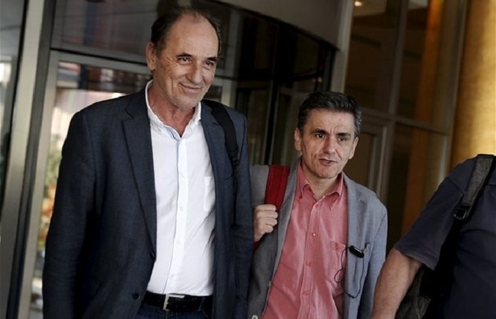 Σε εξέλιξη βρίσκεται η συνάντηση Τσακαλώτου - Σταθάκη με τους θεσμούς