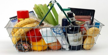 Ενώ η χώρα βουλιάζει,  οι τιμές συνεχίζουν να αυξάνονται