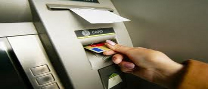 Επιβεβαιώνει το υπουργείο Οικονομικών την παγίδα με τα ATM