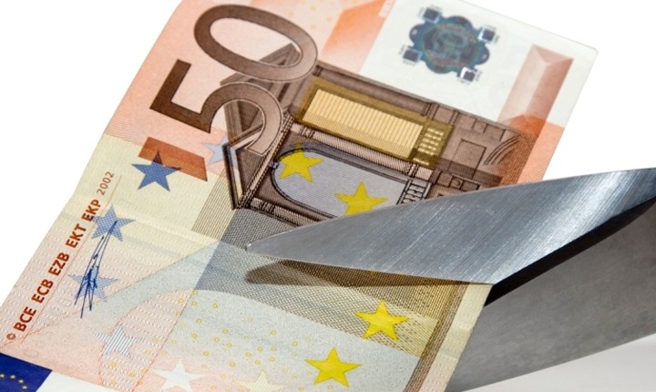 Koύρεμα στα χρέη υπερχρεωμένης καταναλώτριας