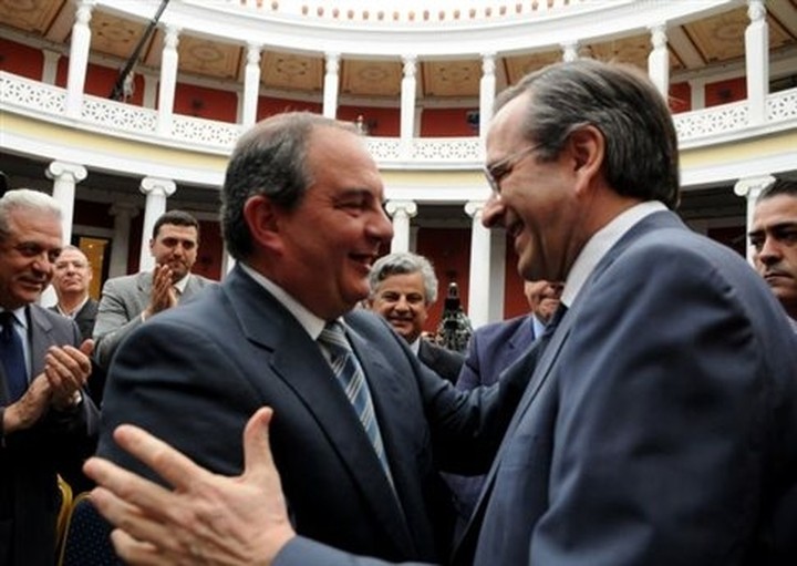 Έσπασε τη σιωπή του ο Καραμανλής