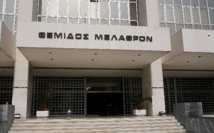 Αντισυνταγματική η διάταξη για απόλυση χωρίς αποζημίωση