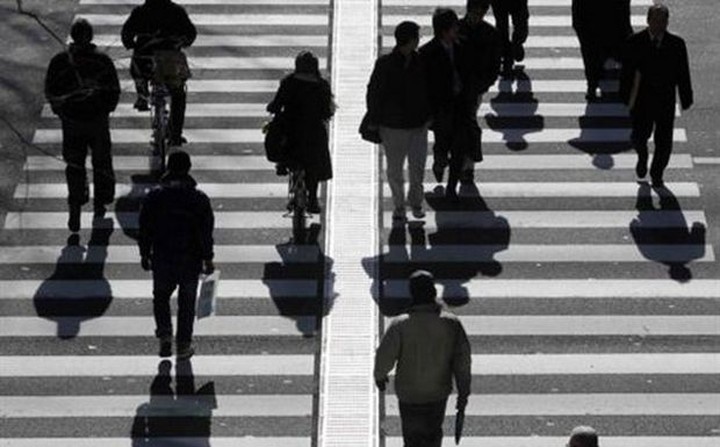 Kαλπάζει η μαύρη εργασία