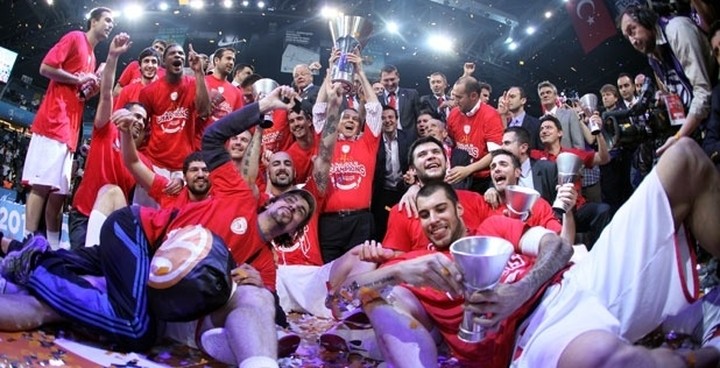 Το σήκωσε το... τιμημένο ο Θρύλος