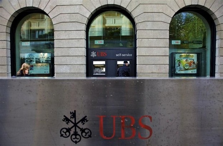UBS: «Παραμονή της Ελλάδας στην ευρωζώνη με νέα αναδιάρθρωση χρέους»