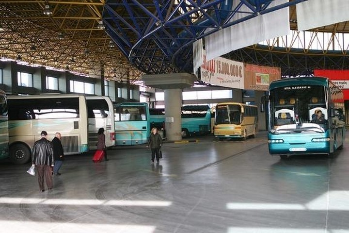 Παράνομη κηρύχθηκε η απεργία των οδηγών τουριστικών λεωφορείων