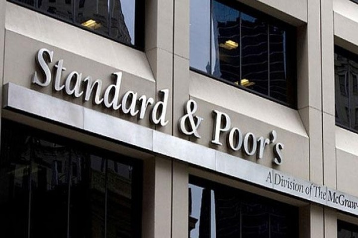 S&P: Μία στις τρεις οι πιθανότητες της Ελλάδας να τεθεί εκτός ευρωζώνης