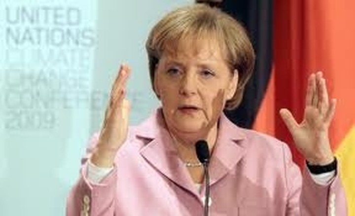 Μέρκελ: Η Ευρώπη πρέπει να προχωρήσει βήμα-βήμα προς την πολιτική ενοποίηση