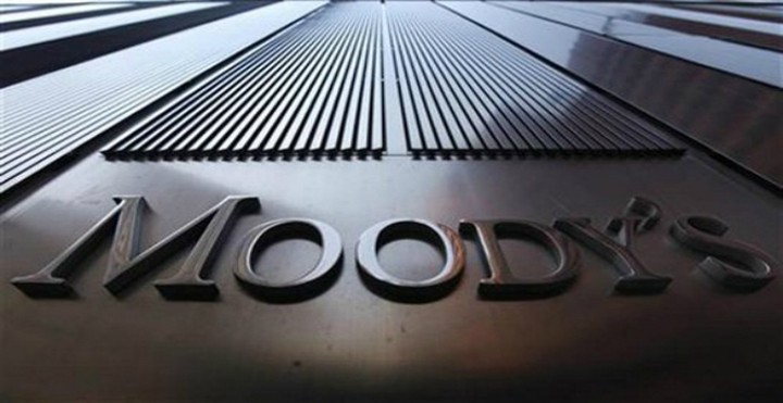 Υποβάθμιση 11 τραπεζών από τον οίκο Moody's