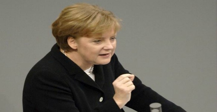 Merkel: Τήρηση των δεσμεύσεων του ελληνικού προγράμματος