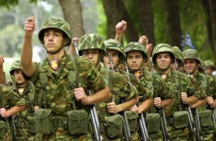 Αυξάνεται η στρατιωτική θητεία κατά τρεις μήνες;