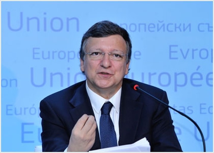 Αλληλεγγύη προς την Ελλάδα ζητεί ο Μπαρόζο