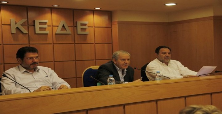ΚΕΔΕ: Κινδυνεύουν οι κοινωνικές υπηρεσίες των δήμων