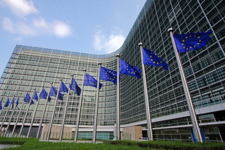 Κομισιόν: Δεν απαιτούνται αλλαγές στη συνθήκη για τον μηχανισμό στήριξης